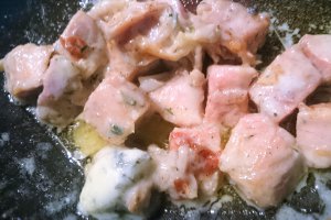 Piept de pui cu gorgonzola si cimbrisor