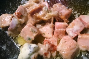 Piept de pui cu gorgonzola si cimbrisor