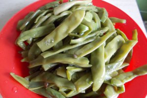 Rasol afumat de porc, cu pastai si rosii