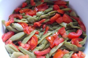 Rasol afumat de porc, cu pastai si rosii