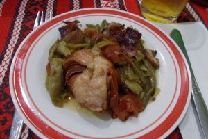 Rasol afumat de porc, cu pastai si rosii