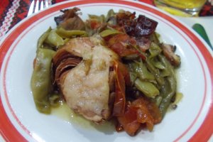 Rasol afumat de porc, cu pastai si rosii