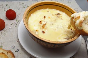 Aperitiv rapid cu branza la cuptor