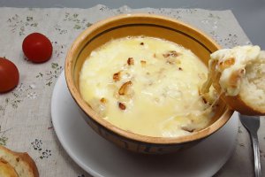 Aperitiv rapid cu branza la cuptor