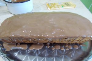Desert chec marmorat, glazurat cu ciocolata
