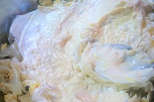Salata de ceapa marinata cu chiftelute