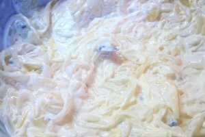 Salata de ceapa marinata cu chiftelute