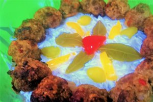 Salata de ceapa marinata cu chiftelute