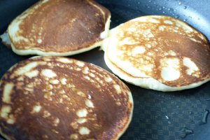 Desert pancakes cu sirop de artar/ Clatite Canadiene