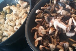 Paste farfalle cu pui, smantana si ciuperci