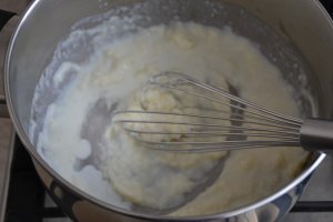Paste cu sos alb, telemea si broccoli