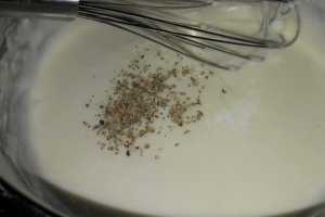 Paste cu sos alb, telemea si broccoli