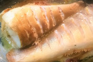 Salau cu prosciutto, rosii uscate si usturoi