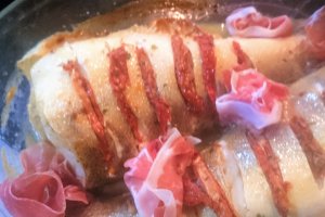 Salau cu prosciutto, rosii uscate si usturoi