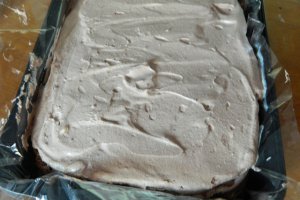 Desert prajitura cu gem de merisoare si crema cu ciocolata