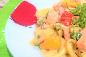 Tortellini cu sunca si sos cremos