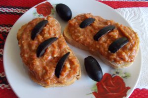 Pasta de ardei kapia copti si fasole boabe