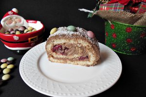 Desert rulada cu crema de ness si visine