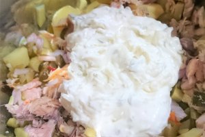 Salata cu hering si pastrav afumat