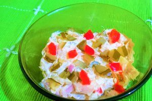 Salata cu hering si pastrav afumat