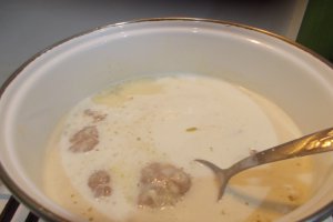 Chiftelute cu sos de smantana reteta de chiftele moi si delicioase