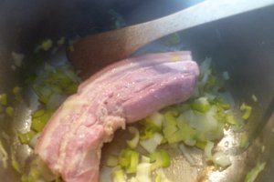 Varza dulce cu sunca de porc sarata