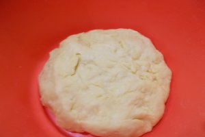Desert cosulete cu crema de vanilie si fragi din dulceata