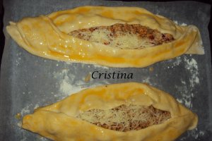 Aperitiv pide -placinta cu carne