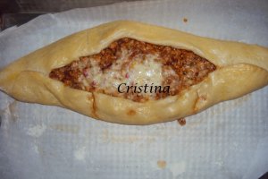 Aperitiv pide -placinta cu carne