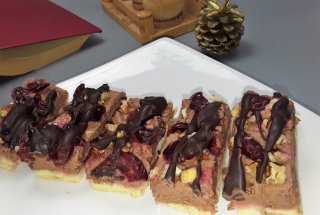 Desert prajitura fara zahar cu visine si nuca