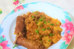 Tocana de cartofi cu carnat si carne de porc
