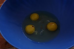 Aperitiv briose cu spanac si carnati proaspeti