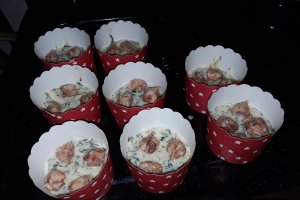 Aperitiv briose cu spanac si carnati proaspeti