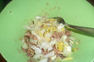 Aperitiv barcute de andive umplute cu salata exotica