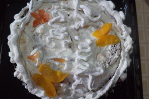 Desert tort cu crema de iaurt si fructe ( din compot )
