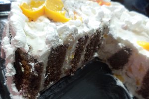 Desert tort cu crema de iaurt si fructe ( din compot )