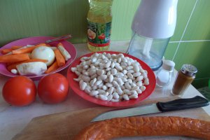 Ciorba de fasole uscata, cu carnat afumat
