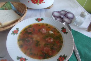 Ciorba de fasole uscata, cu carnat afumat