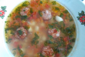 Ciorba de fasole uscata, cu carnat afumat