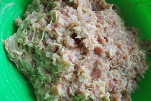 Chiftelute in sos de maioneza cu ceapa