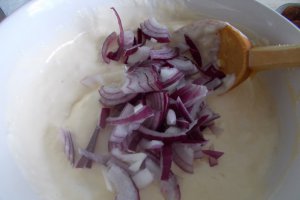 Chiftelute in sos de maioneza cu ceapa