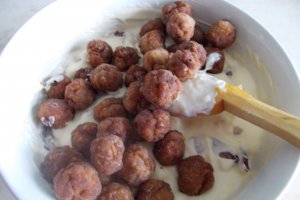 Chiftelute in sos de maioneza cu ceapa