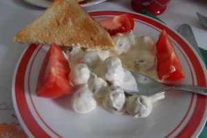 Chiftelute in sos de maioneza cu ceapa