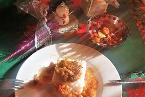 Mancarica de rata cu salata pimentata de rosii