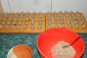 Tagliatelle cu chiftelute, ciuperci si porumb