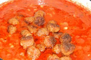 Tagliatelle cu chiftelute, ciuperci si porumb