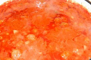 Tagliatelle cu chiftelute, ciuperci si porumb