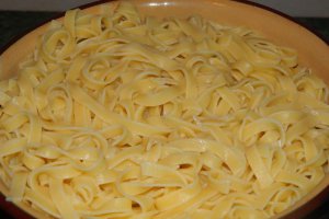 Tagliatelle cu chiftelute, ciuperci si porumb