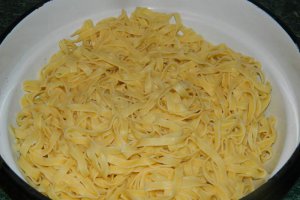 Tagliatelle cu chiftelute, ciuperci si porumb