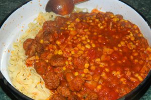 Tagliatelle cu chiftelute, ciuperci si porumb